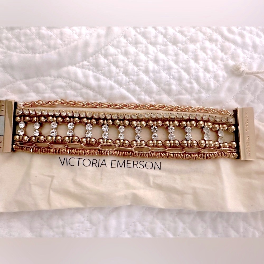 Victoria Emerson 💎 and gold bracelet.